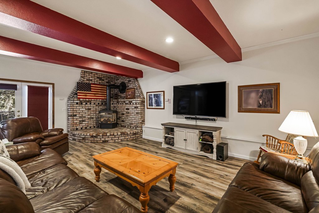 Lake Almanor, California, 96137, United States, 4 Bedrooms Bedrooms, ,3 BathroomsBathrooms,Residential,Forsale,1936725