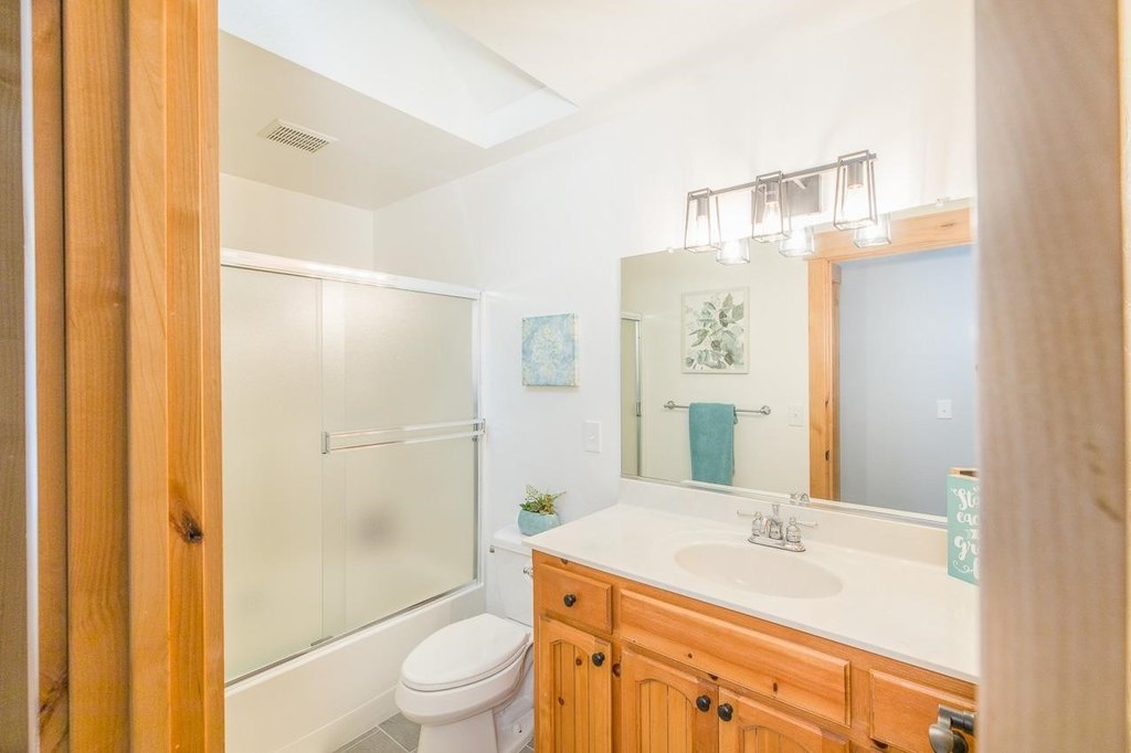 Lake Almanor, California, 96137, United States, 3 Bedrooms Bedrooms, ,2 BathroomsBathrooms,Residential,Forsale,1993793