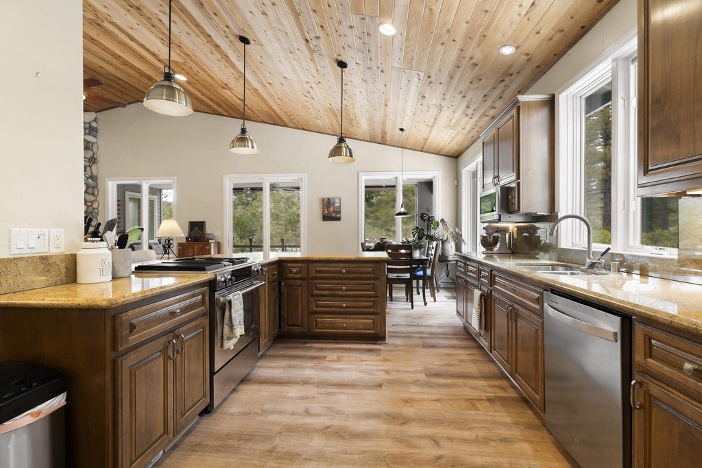 Lake Almanor, California, 96137, United States, 3 Bedrooms Bedrooms, ,2 BathroomsBathrooms,Residential,Forsale,1888829