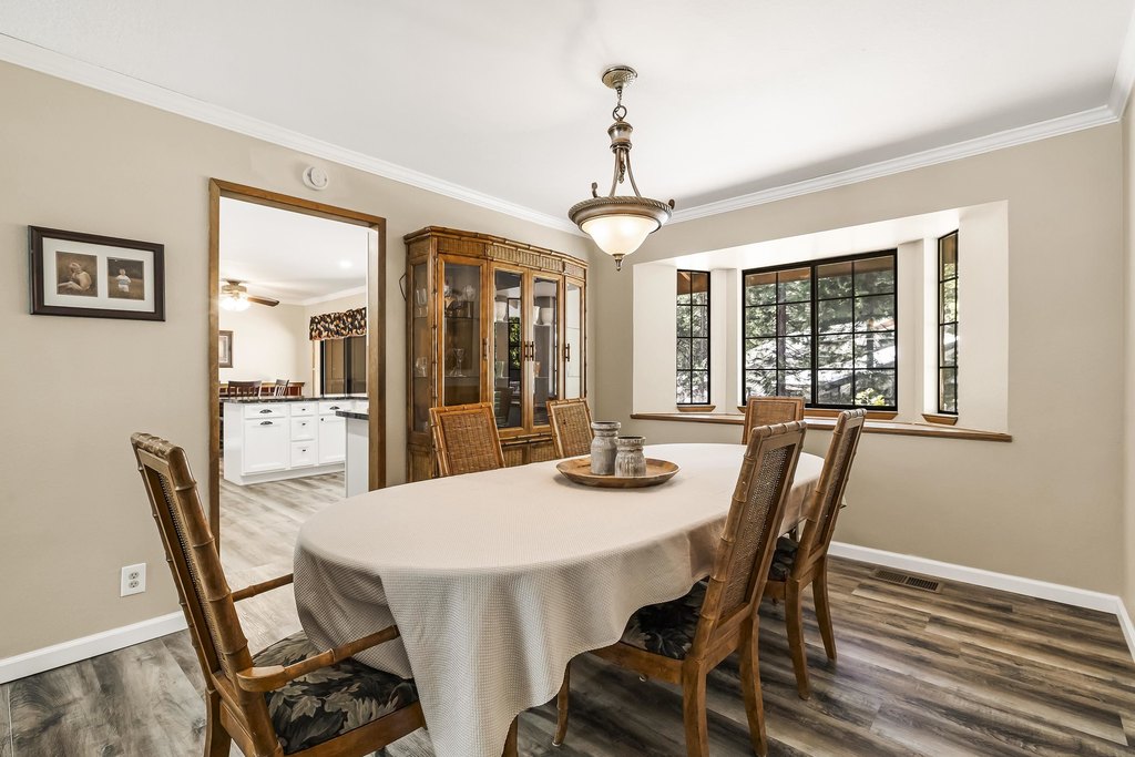 Lake Almanor, California, 96137, United States, 4 Bedrooms Bedrooms, ,3 BathroomsBathrooms,Residential,Forsale,1936725