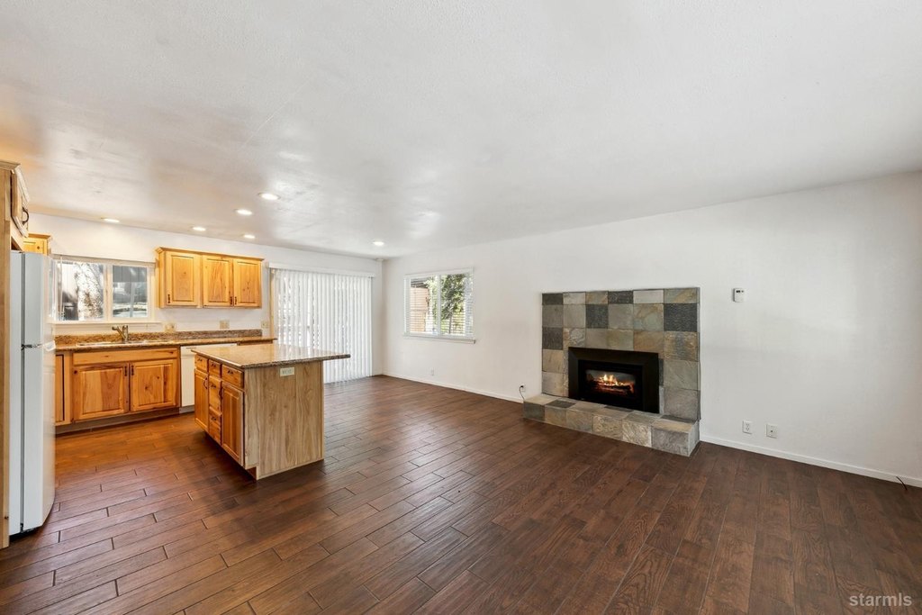 South Lake Tahoe, California, 96150, United States, 2 Bedrooms Bedrooms, ,1 BathroomBathrooms,Residential,Forsale,1929220