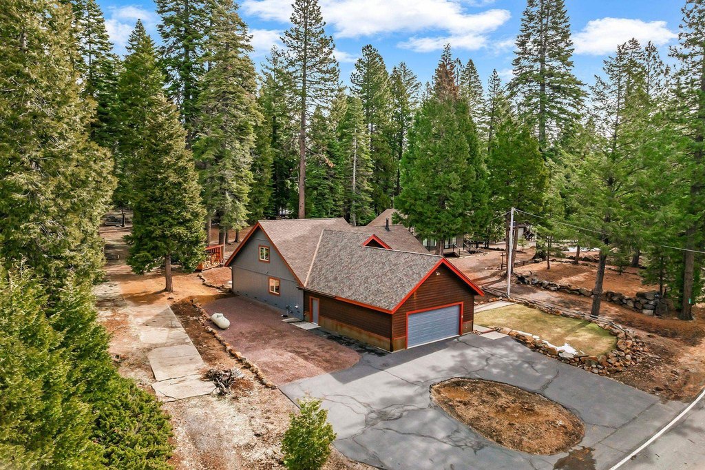 Lake Almanor, California, 96137, United States, 3 Bedrooms Bedrooms, ,3 BathroomsBathrooms,Residential,Forsale,1936791