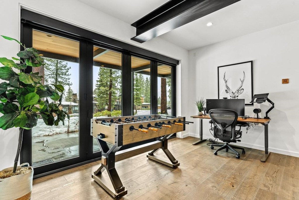 Truckee, California, 96161, United States, 3 Bedrooms Bedrooms, ,3 BathroomsBathrooms,Residential,Forsale,1904015