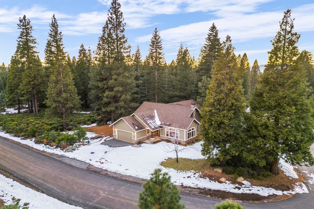 Lake Almanor, California, 96137, United States, 3 Bedrooms Bedrooms, ,2 BathroomsBathrooms,Residential,Forsale,1899766