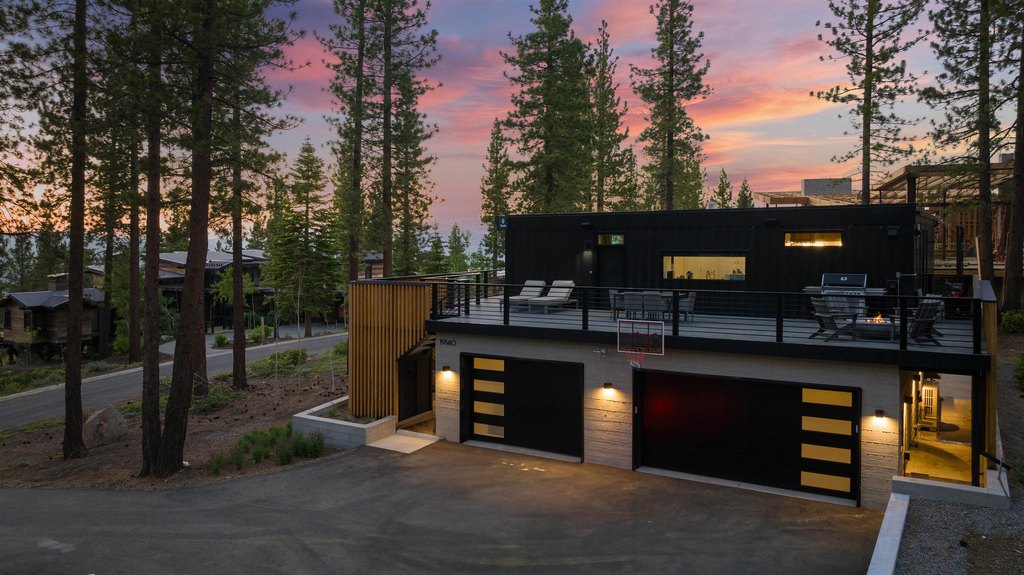 Truckee, California, 96161, United States, 3 Bedrooms Bedrooms, ,3 BathroomsBathrooms,Residential,Forsale,1904015