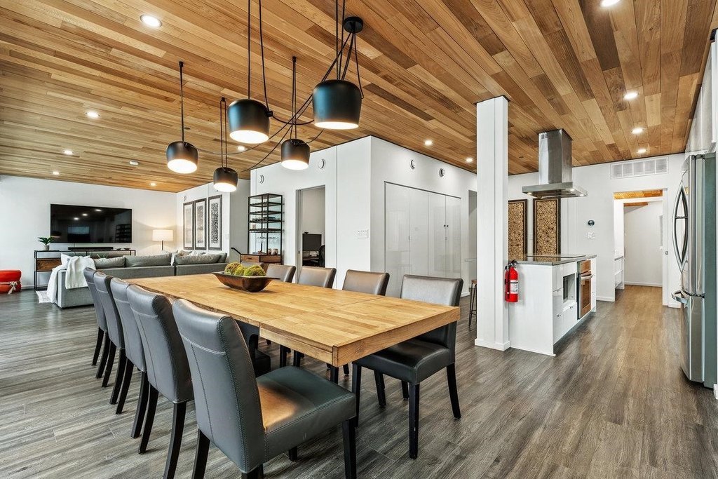 Truckee, California, 96161, United States, 3 Bedrooms Bedrooms, ,3 BathroomsBathrooms,Residential,Forsale,1904015
