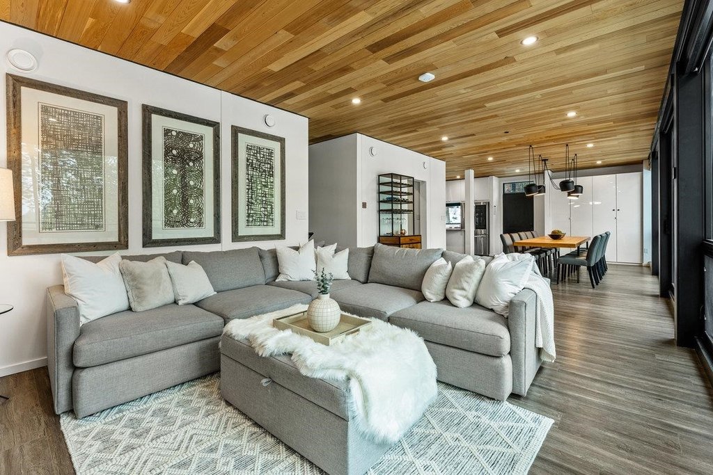 Truckee, California, 96161, United States, 3 Bedrooms Bedrooms, ,3 BathroomsBathrooms,Residential,Forsale,1904015