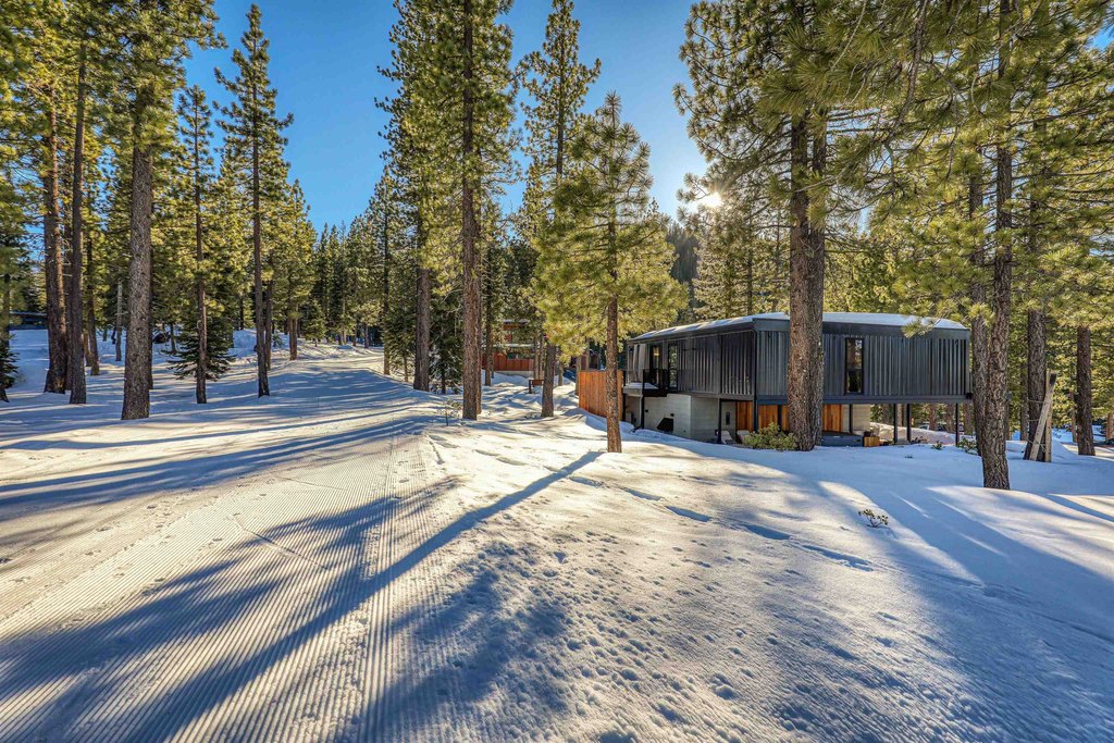 Truckee, California, 96161, United States, 3 Bedrooms Bedrooms, ,3 BathroomsBathrooms,Residential,Forsale,1904015