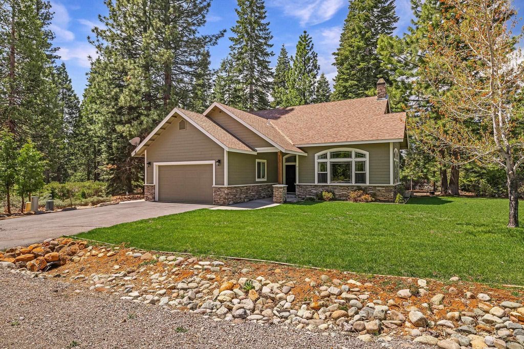 Lake Almanor, California, 96137, United States, 3 Bedrooms Bedrooms, ,2 BathroomsBathrooms,Residential,Forsale,1899766