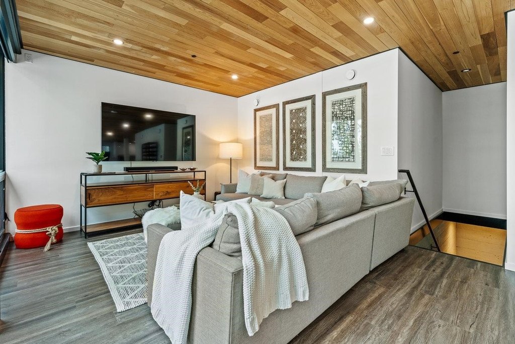 Truckee, California, 96161, United States, 3 Bedrooms Bedrooms, ,3 BathroomsBathrooms,Residential,Forsale,1904015
