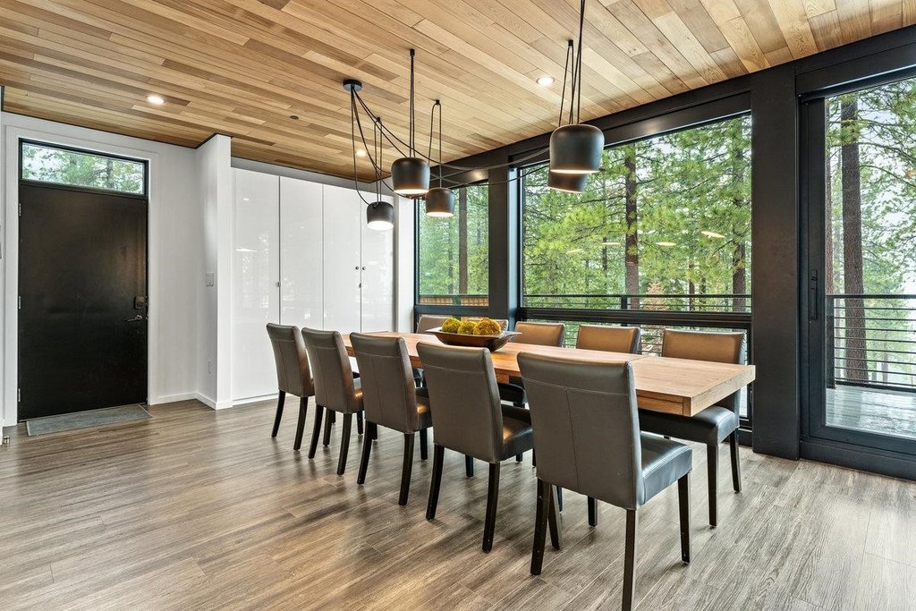 Truckee, California, 96161, United States, 3 Bedrooms Bedrooms, ,3 BathroomsBathrooms,Residential,Forsale,1904015