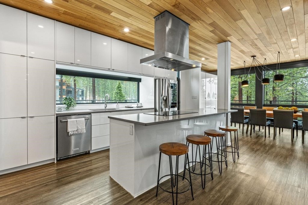 Truckee, California, 96161, United States, 3 Bedrooms Bedrooms, ,3 BathroomsBathrooms,Residential,Forsale,1904015