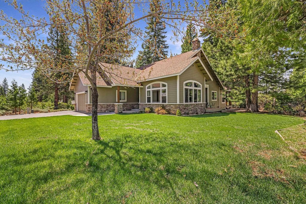 Lake Almanor, California, 96137, United States, 3 Bedrooms Bedrooms, ,2 BathroomsBathrooms,Residential,Forsale,1899766
