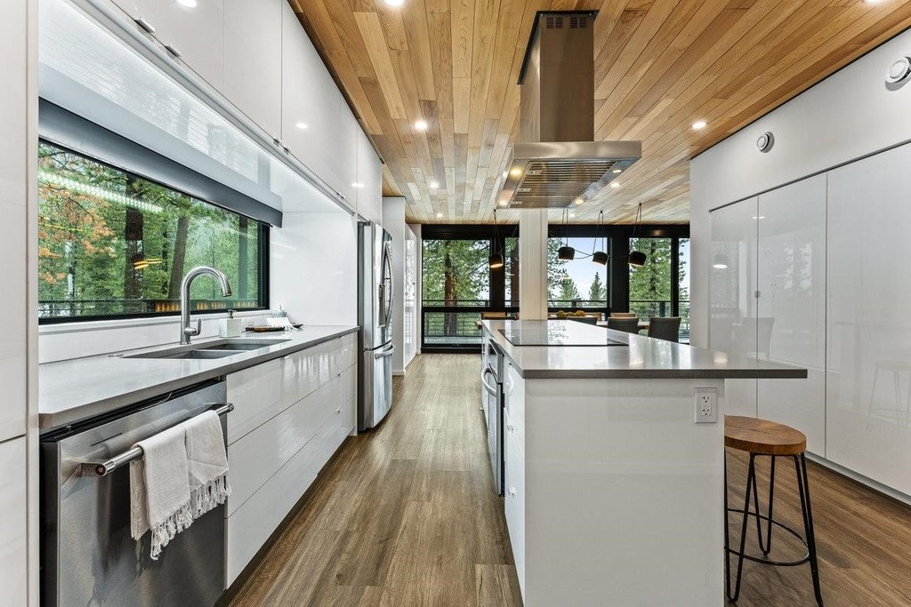 Truckee, California, 96161, United States, 3 Bedrooms Bedrooms, ,3 BathroomsBathrooms,Residential,Forsale,1904015