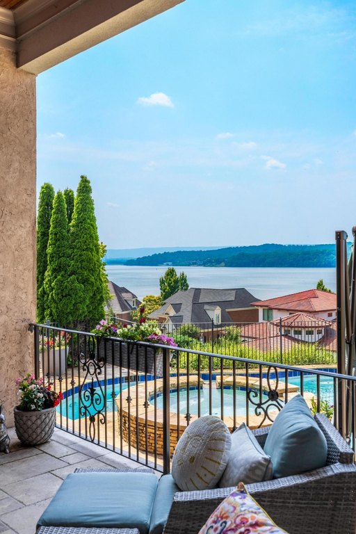 Chattanooga, Tennessee, 37416, United States, 5 Bedrooms Bedrooms, ,5.5 BathroomsBathrooms,Residential,Forsale,1894376