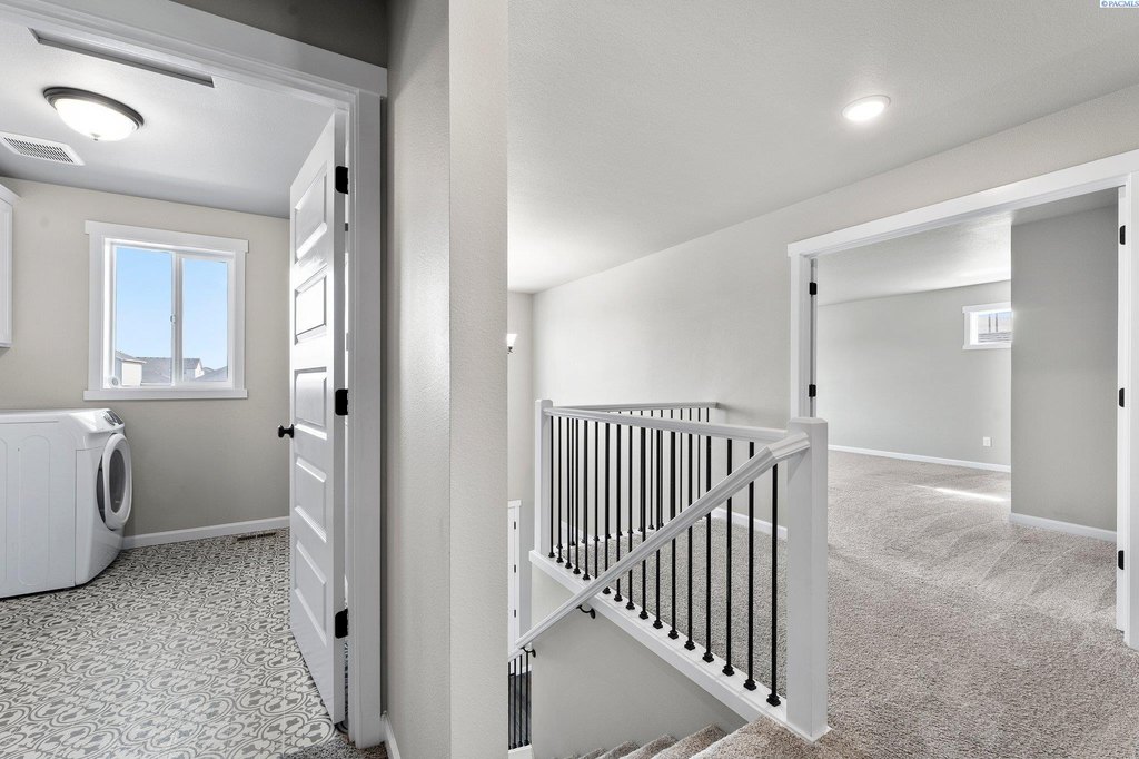 West Richland, Washington, 99353, United States, 5 Bedrooms Bedrooms, ,3 BathroomsBathrooms,Residential,Forsale,1898147
