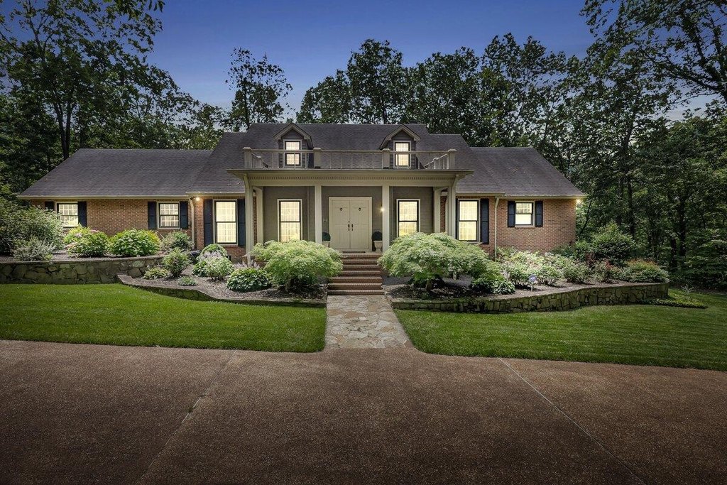 Chattanooga, Tennessee, 37419, United States, 4 Bedrooms Bedrooms, ,4.5 BathroomsBathrooms,Residential,Forsale,1894435