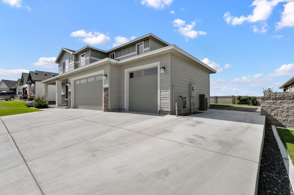 West Richland, Washington, 99353, United States, 5 Bedrooms Bedrooms, ,3 BathroomsBathrooms,Residential,Forsale,1898147