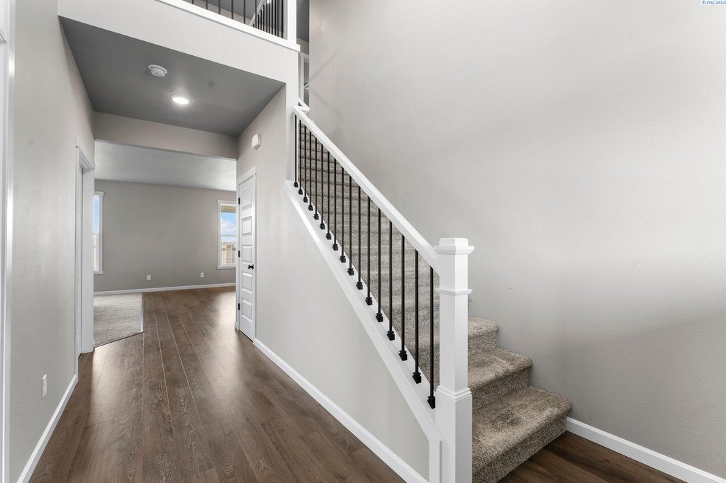 West Richland, Washington, 99353, United States, 5 Bedrooms Bedrooms, ,3 BathroomsBathrooms,Residential,Forsale,1898147