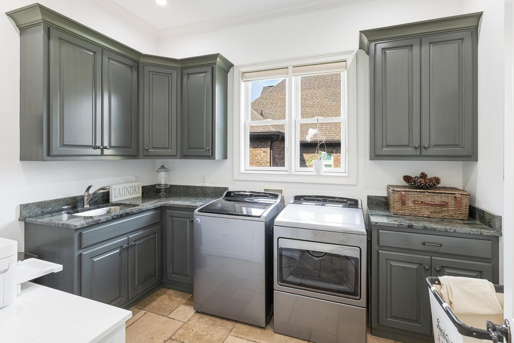 Chattanooga, Tennessee, 37416, United States, 5 Bedrooms Bedrooms, ,5.5 BathroomsBathrooms,Residential,Forsale,1894376