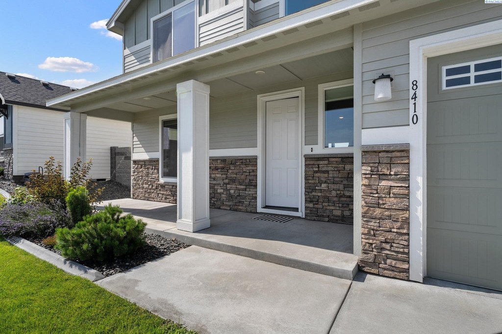West Richland, Washington, 99353, United States, 5 Bedrooms Bedrooms, ,3 BathroomsBathrooms,Residential,Forsale,1898147