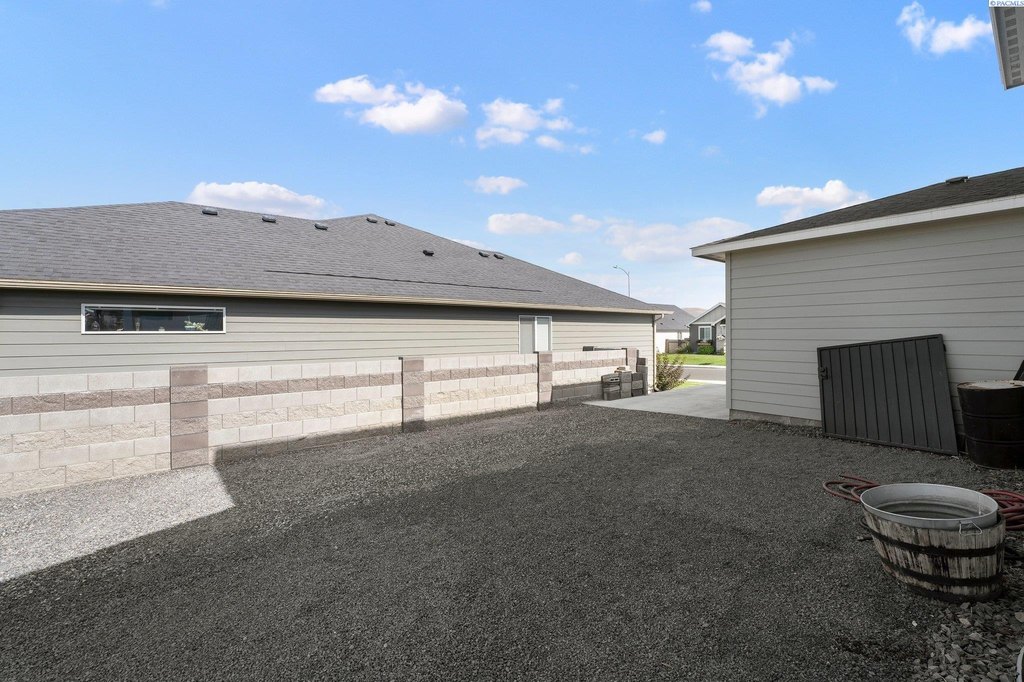 West Richland, Washington, 99353, United States, 5 Bedrooms Bedrooms, ,3 BathroomsBathrooms,Residential,Forsale,1898147