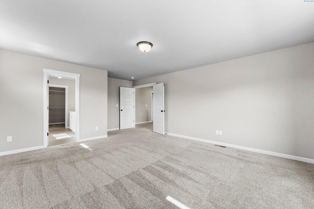 West Richland, Washington, 99353, United States, 5 Bedrooms Bedrooms, ,3 BathroomsBathrooms,Residential,Forsale,1898147