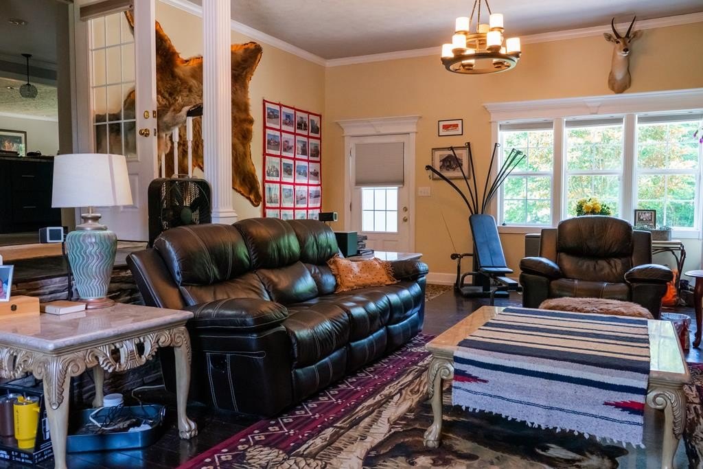 LIVINGSTON, Tennessee, 38570, United States, 5 Bedrooms Bedrooms, ,3 BathroomsBathrooms,Residential,Forsale,1929815