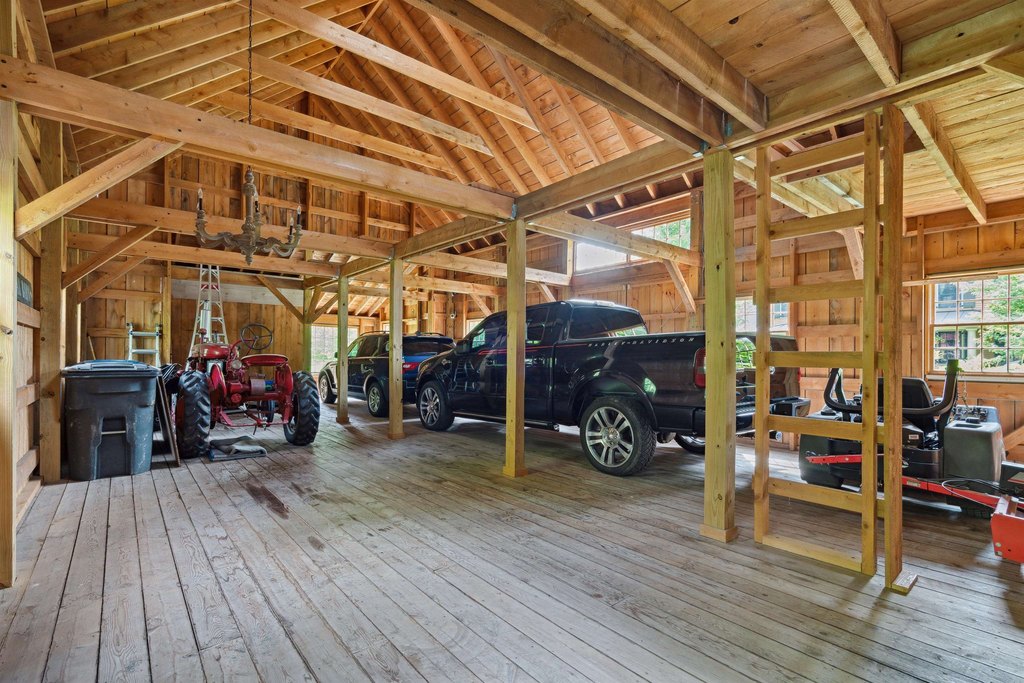 Barnard, Vermont, 05031, United States, 5 Bedrooms Bedrooms, ,5.5 BathroomsBathrooms,Residential,Forsale,1999502