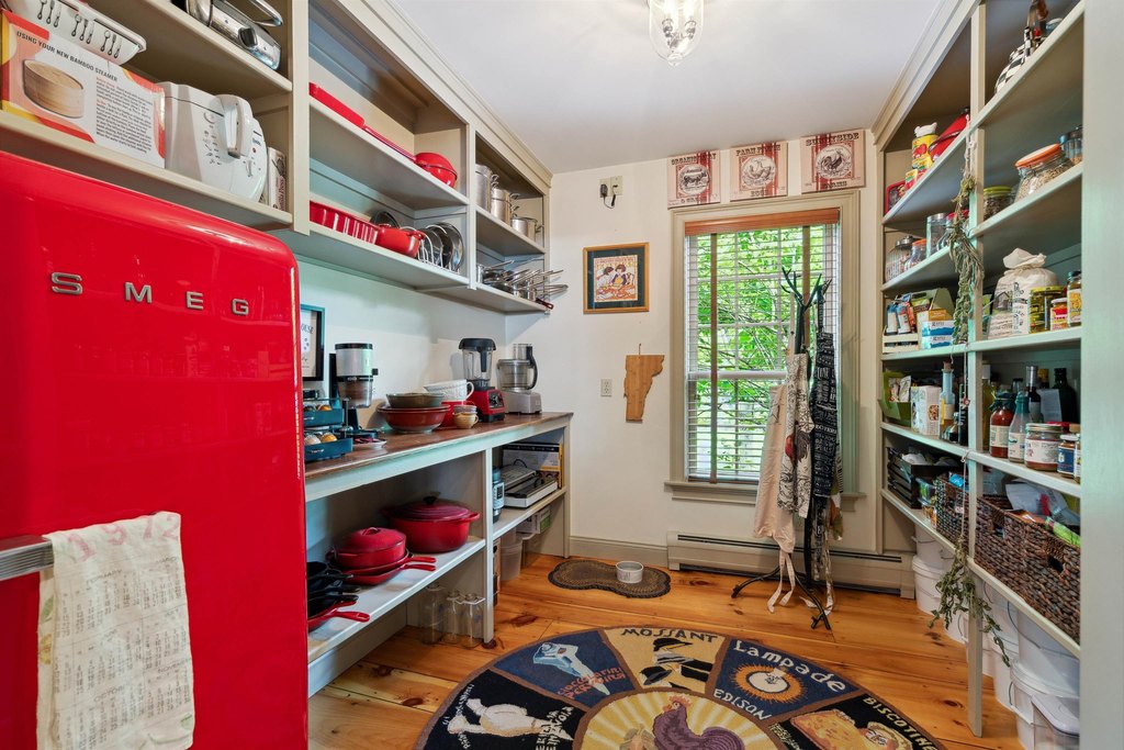 Barnard, Vermont, 05031, United States, 5 Bedrooms Bedrooms, ,5.5 BathroomsBathrooms,Residential,Forsale,1999502