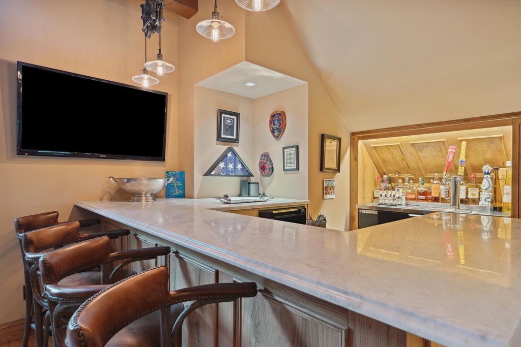 Barnard, Vermont, 05031, United States, 5 Bedrooms Bedrooms, ,5.5 BathroomsBathrooms,Residential,Forsale,1999502