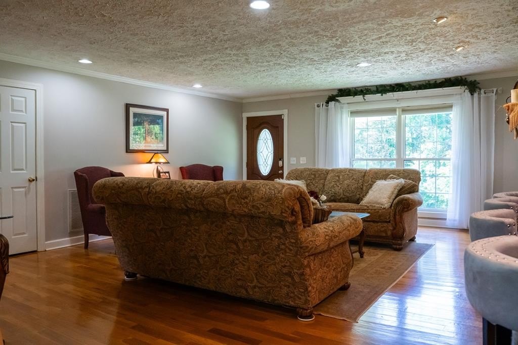 LIVINGSTON, Tennessee, 38570, United States, 5 Bedrooms Bedrooms, ,3 BathroomsBathrooms,Residential,Forsale,1929815