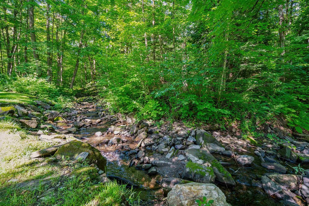 Barnard, Vermont, 05031, United States, 5 Bedrooms Bedrooms, ,5.5 BathroomsBathrooms,Residential,Forsale,1999502