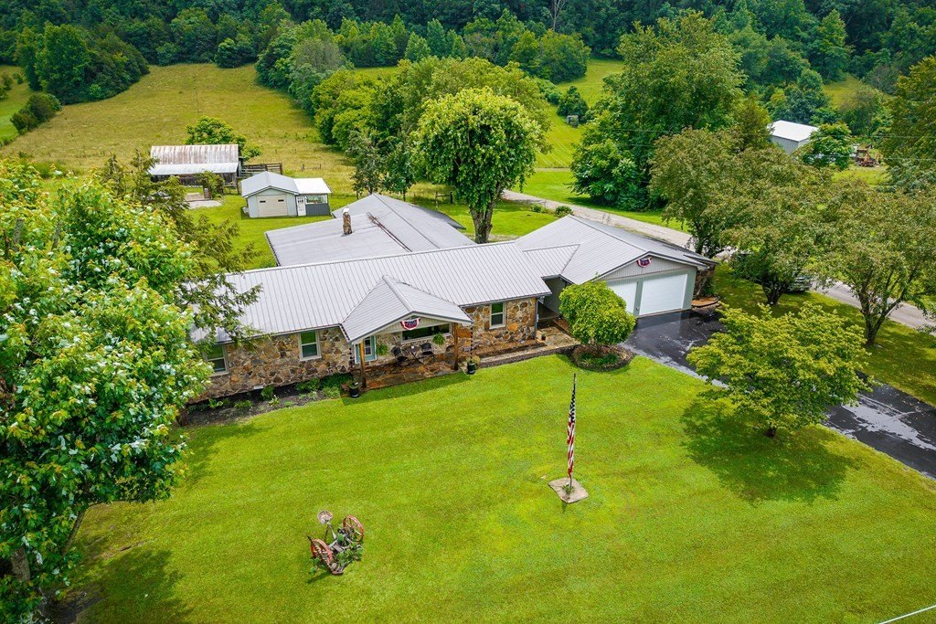 SPARTA, Tennessee, 38583, United States, 3 Bedrooms Bedrooms, ,2 BathroomsBathrooms,Residential,Forsale,1886016