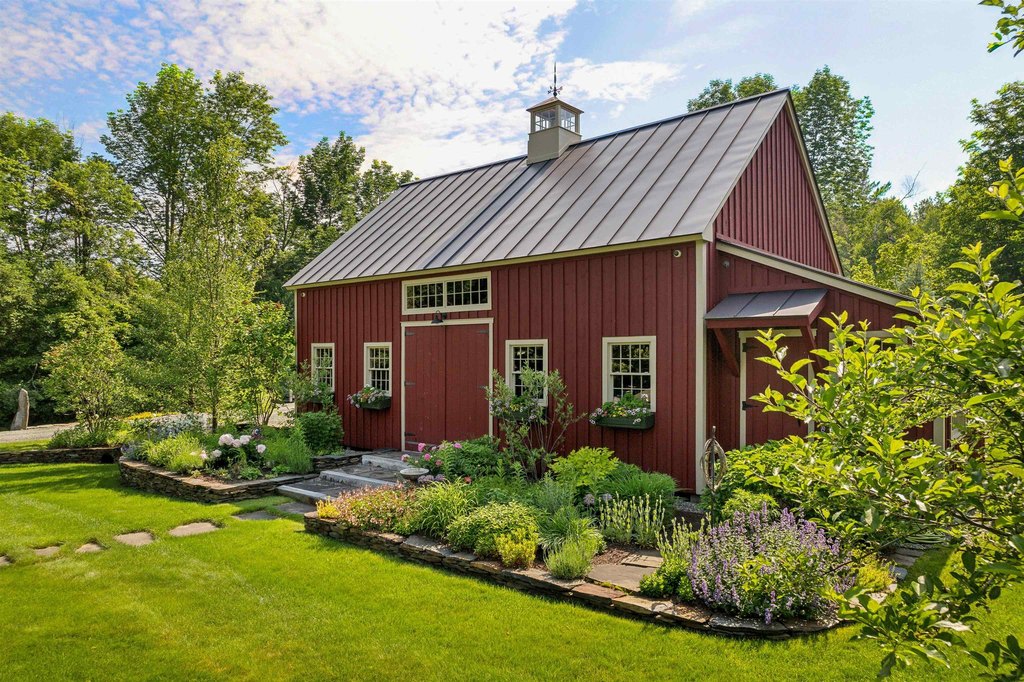 Barnard, Vermont, 05031, United States, 5 Bedrooms Bedrooms, ,5.5 BathroomsBathrooms,Residential,Forsale,1999502