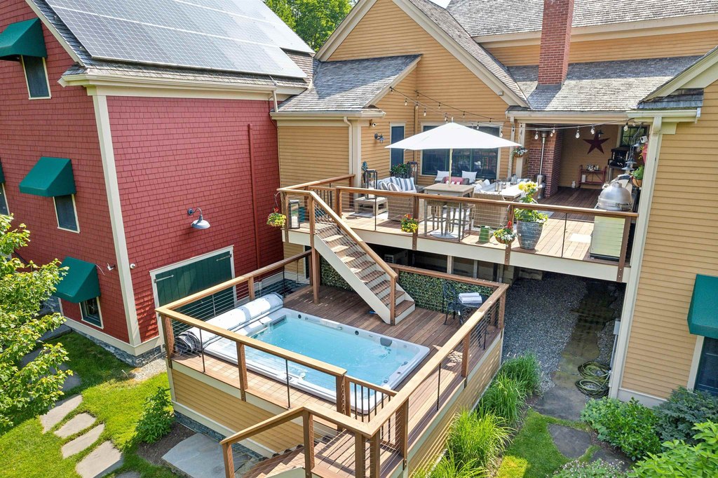 Barnard, Vermont, 05031, United States, 5 Bedrooms Bedrooms, ,5.5 BathroomsBathrooms,Residential,Forsale,1999502