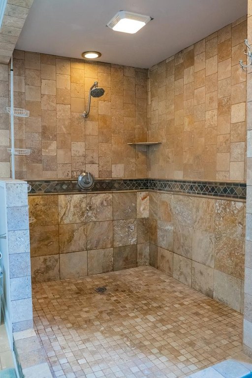 LIVINGSTON, Tennessee, 38570, United States, 5 Bedrooms Bedrooms, ,3 BathroomsBathrooms,Residential,Forsale,1929815