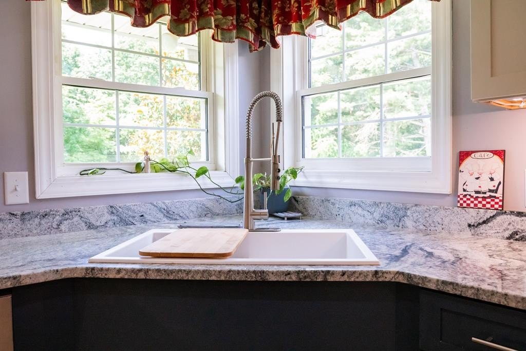 LIVINGSTON, Tennessee, 38570, United States, 5 Bedrooms Bedrooms, ,3 BathroomsBathrooms,Residential,Forsale,1929815