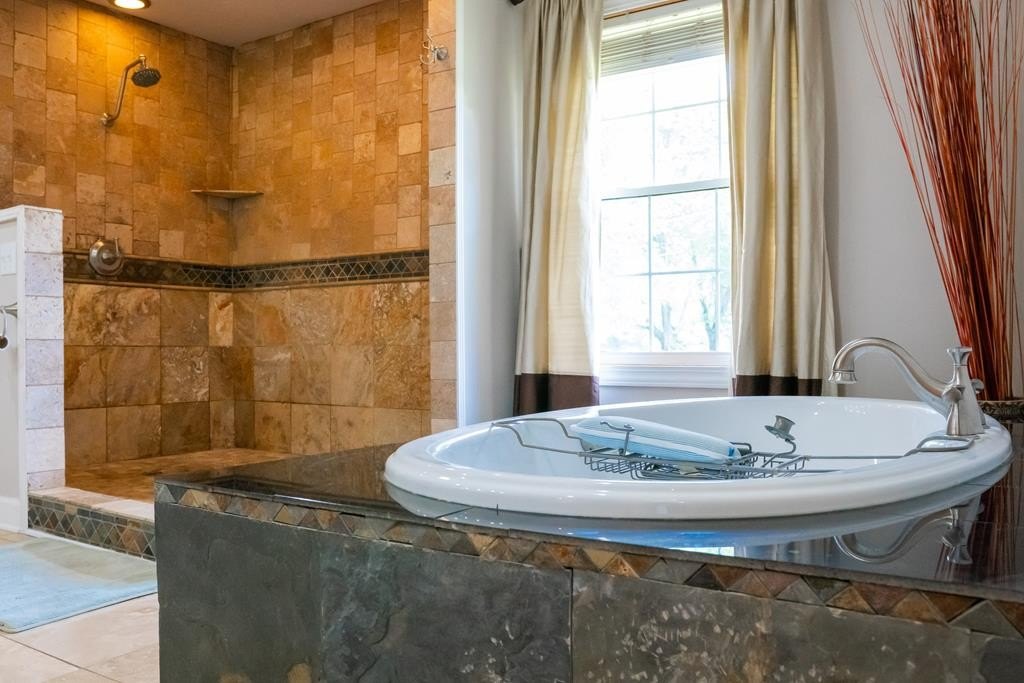 LIVINGSTON, Tennessee, 38570, United States, 5 Bedrooms Bedrooms, ,3 BathroomsBathrooms,Residential,Forsale,1929815