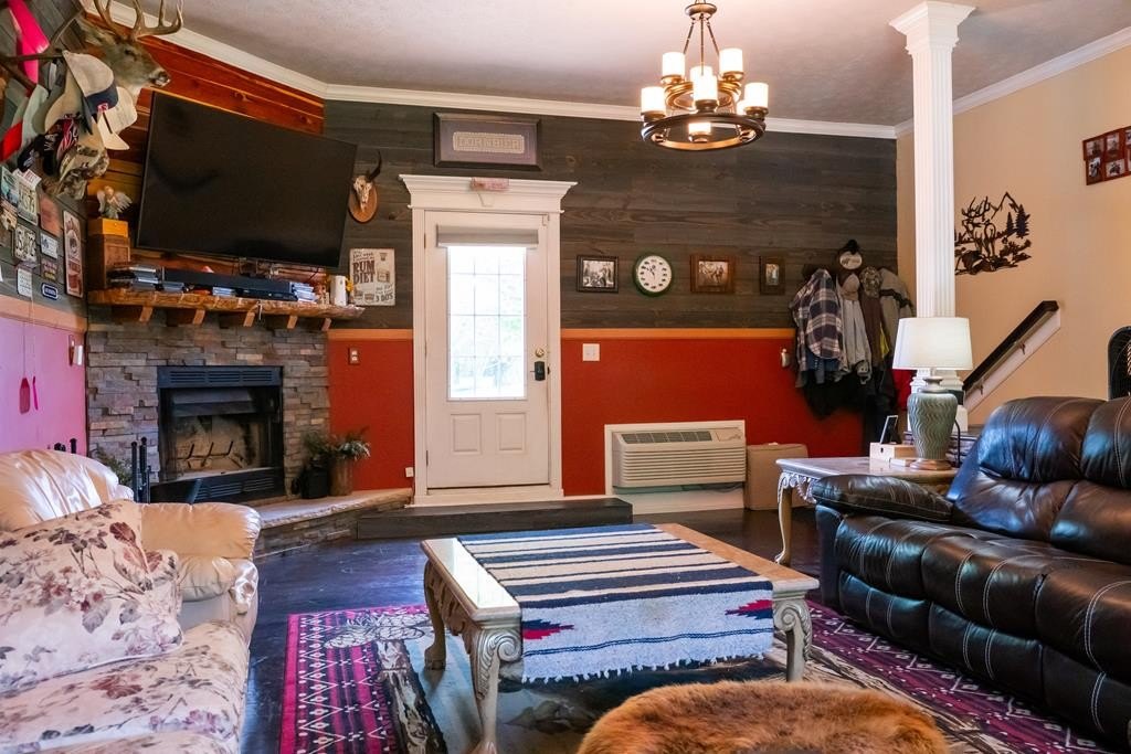 LIVINGSTON, Tennessee, 38570, United States, 5 Bedrooms Bedrooms, ,3 BathroomsBathrooms,Residential,Forsale,1929815