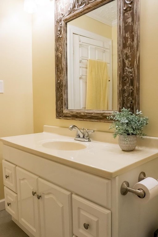 LIVINGSTON, Tennessee, 38570, United States, 5 Bedrooms Bedrooms, ,3 BathroomsBathrooms,Residential,Forsale,1929815