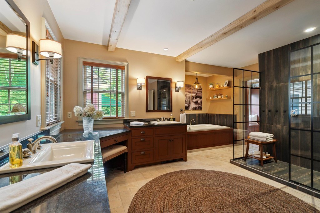 Barnard, Vermont, 05031, United States, 5 Bedrooms Bedrooms, ,5.5 BathroomsBathrooms,Residential,Forsale,1999502