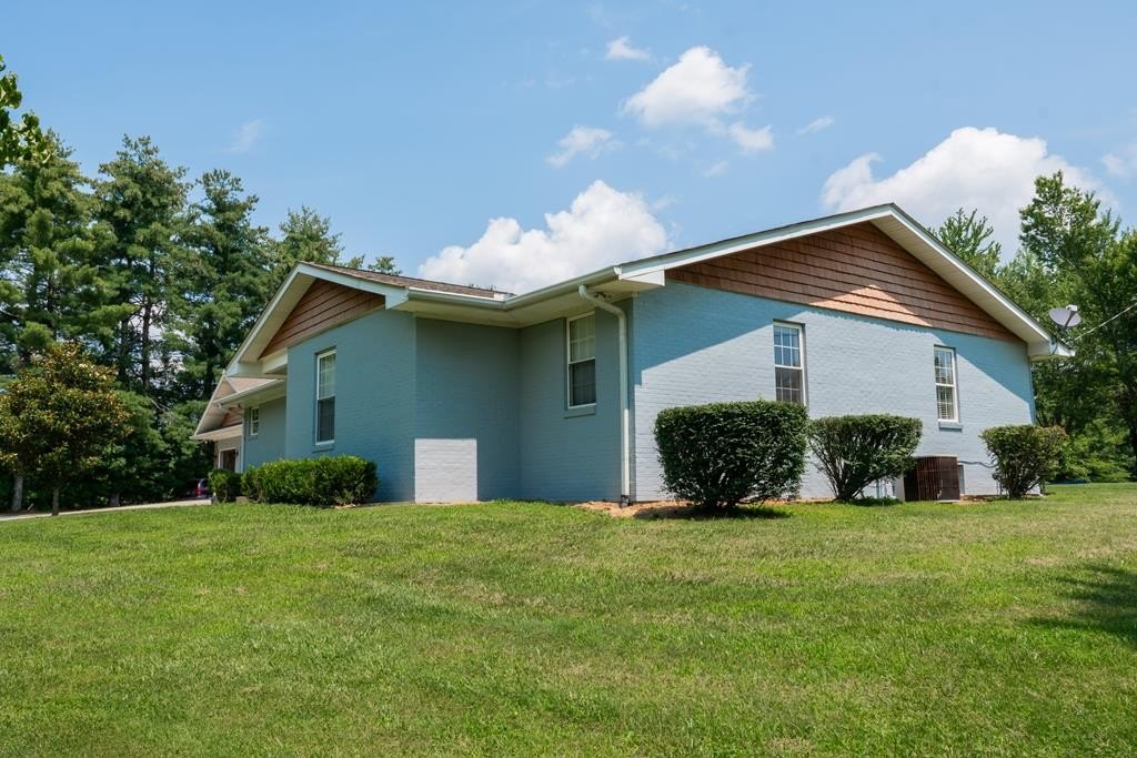 LIVINGSTON, Tennessee, 38570, United States, 5 Bedrooms Bedrooms, ,3 BathroomsBathrooms,Residential,Forsale,1929815