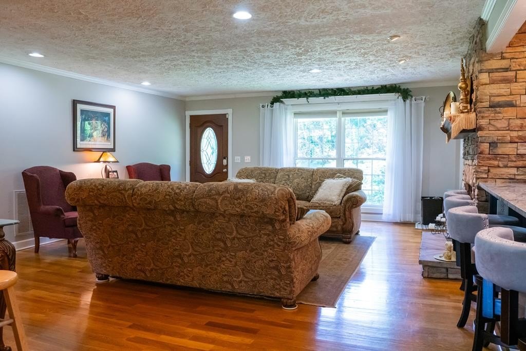 LIVINGSTON, Tennessee, 38570, United States, 5 Bedrooms Bedrooms, ,3 BathroomsBathrooms,Residential,Forsale,1929815