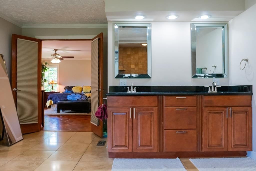 LIVINGSTON, Tennessee, 38570, United States, 5 Bedrooms Bedrooms, ,3 BathroomsBathrooms,Residential,Forsale,1929815