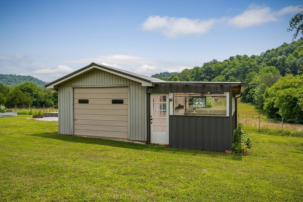 SPARTA, Tennessee, 38583, United States, 3 Bedrooms Bedrooms, ,2 BathroomsBathrooms,Residential,Forsale,1886016