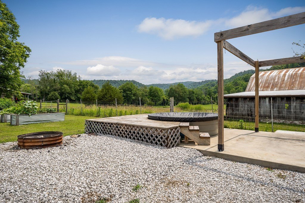 SPARTA, Tennessee, 38583, United States, 3 Bedrooms Bedrooms, ,2 BathroomsBathrooms,Residential,Forsale,1886016