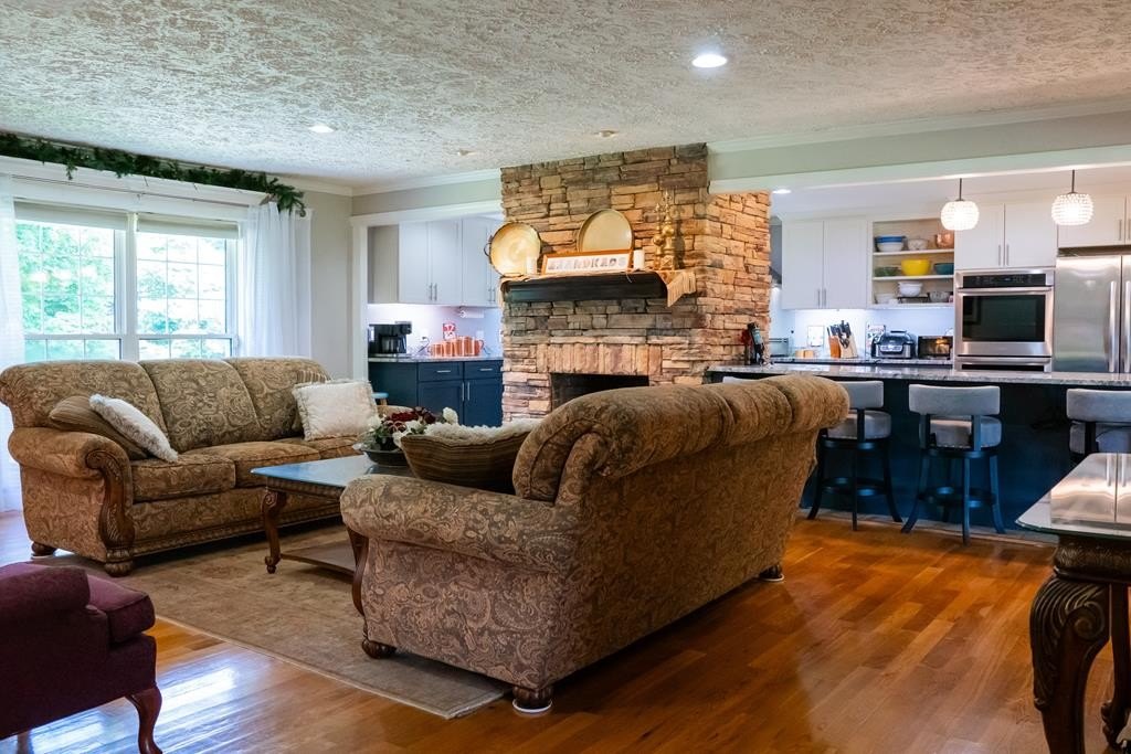 LIVINGSTON, Tennessee, 38570, United States, 5 Bedrooms Bedrooms, ,3 BathroomsBathrooms,Residential,Forsale,1929815