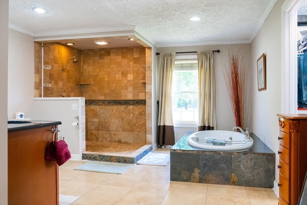 LIVINGSTON, Tennessee, 38570, United States, 5 Bedrooms Bedrooms, ,3 BathroomsBathrooms,Residential,Forsale,1929815