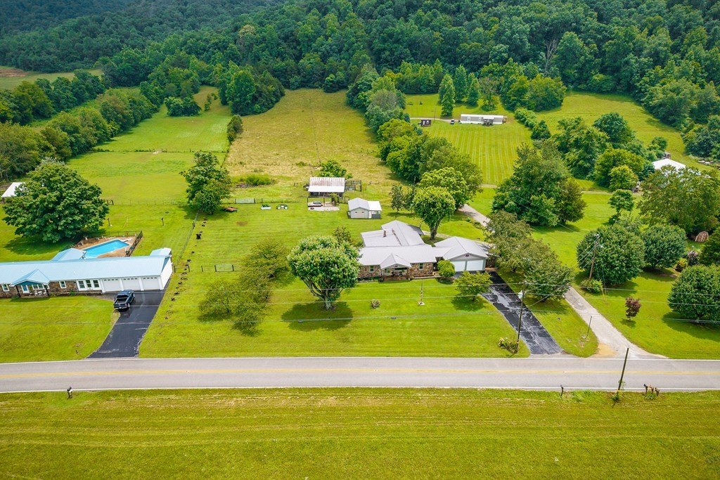 SPARTA, Tennessee, 38583, United States, 3 Bedrooms Bedrooms, ,2 BathroomsBathrooms,Residential,Forsale,1886016